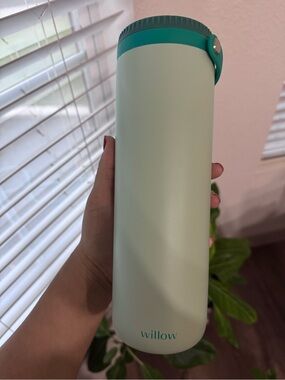 Willow Mint Green Bottle with Teal Accent